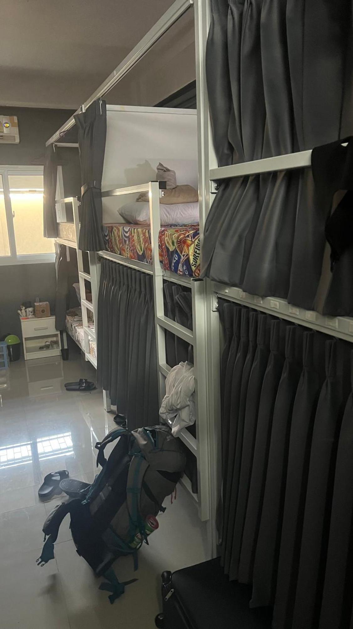 W District Hostel Bangkok Buitenkant foto